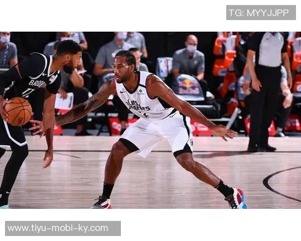 伦纳德带伤坚持作战脚踝膝盖问题仍需关注