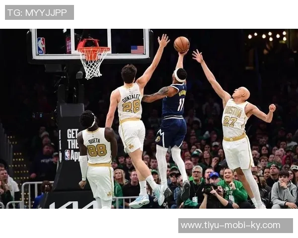 绿军意图通过夹击穆雷制造失误掘金展现出成熟的球场应对能力 绿军意图通过夹击穆雷制造失误掘金展现出成熟的球场应对能力